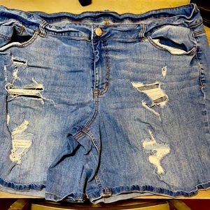 Maurice’s Size 24w Distressed HiRise Jean Shorts